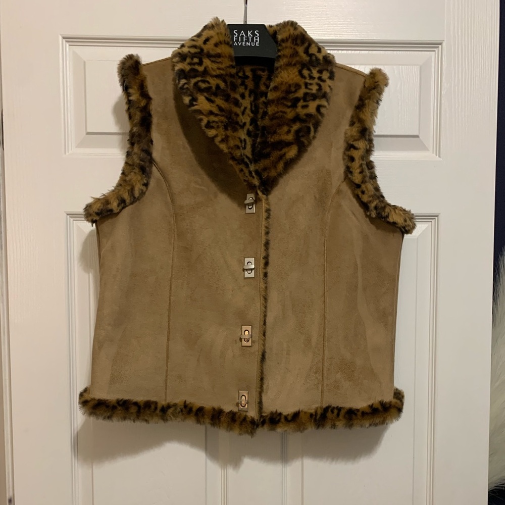 Faux fur animal print reversible vest - Picture 2 of 9